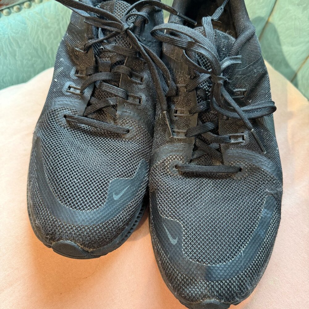 Mens' Black Nike Quest Sneaker Size US9